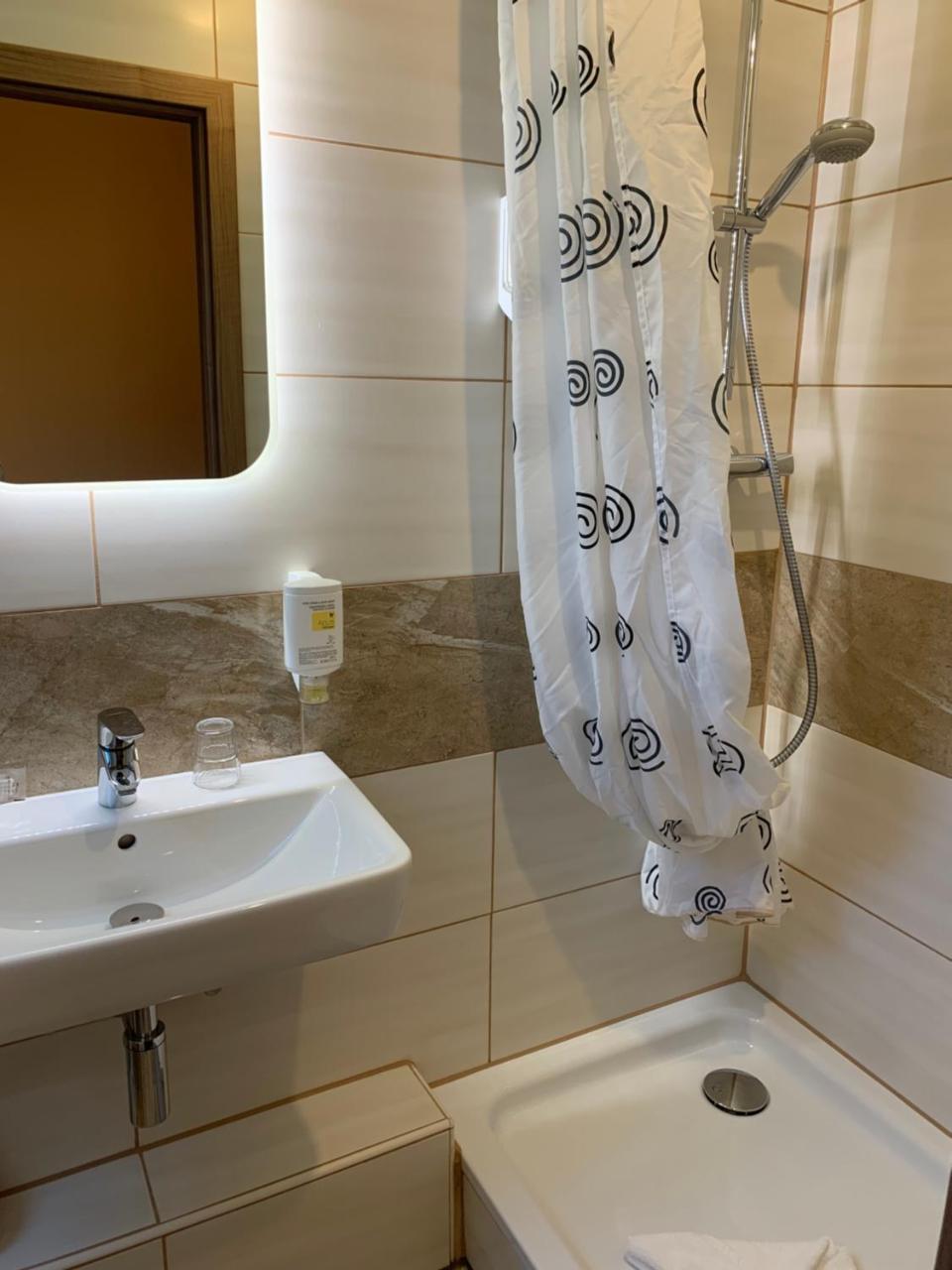 Hotel Seemeile คุกซ์ฮาเวน ภายนอก รูปภาพ